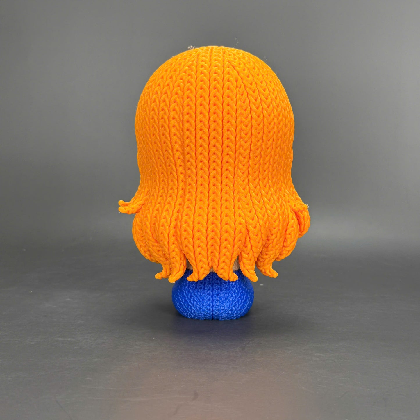 Pupazzo Nami effetto knitted – Figure decorativa stampata in 3D