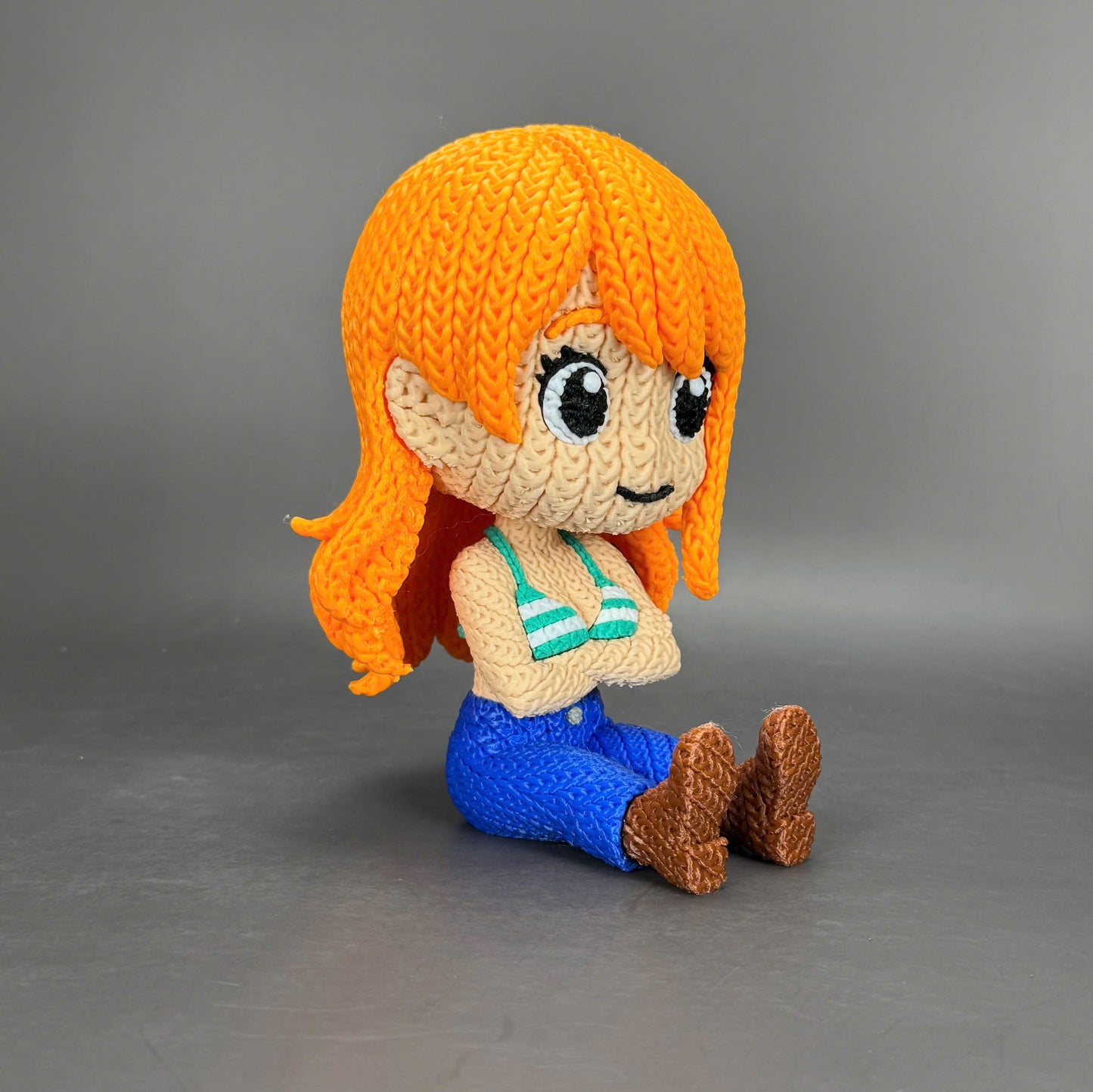 Pupazzo Nami effetto knitted – Figure decorativa stampata in 3D