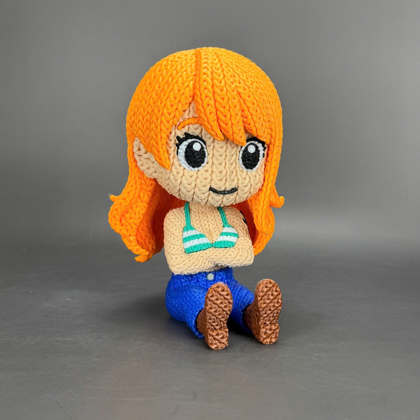 Pupazzo Nami effetto knitted – Figure decorativa stampata in 3D