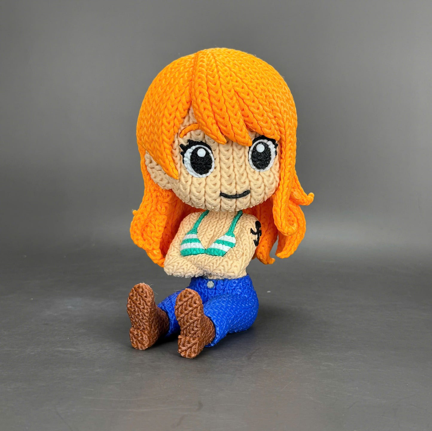 Pupazzo Nami effetto knitted – Figure decorativa stampata in 3D