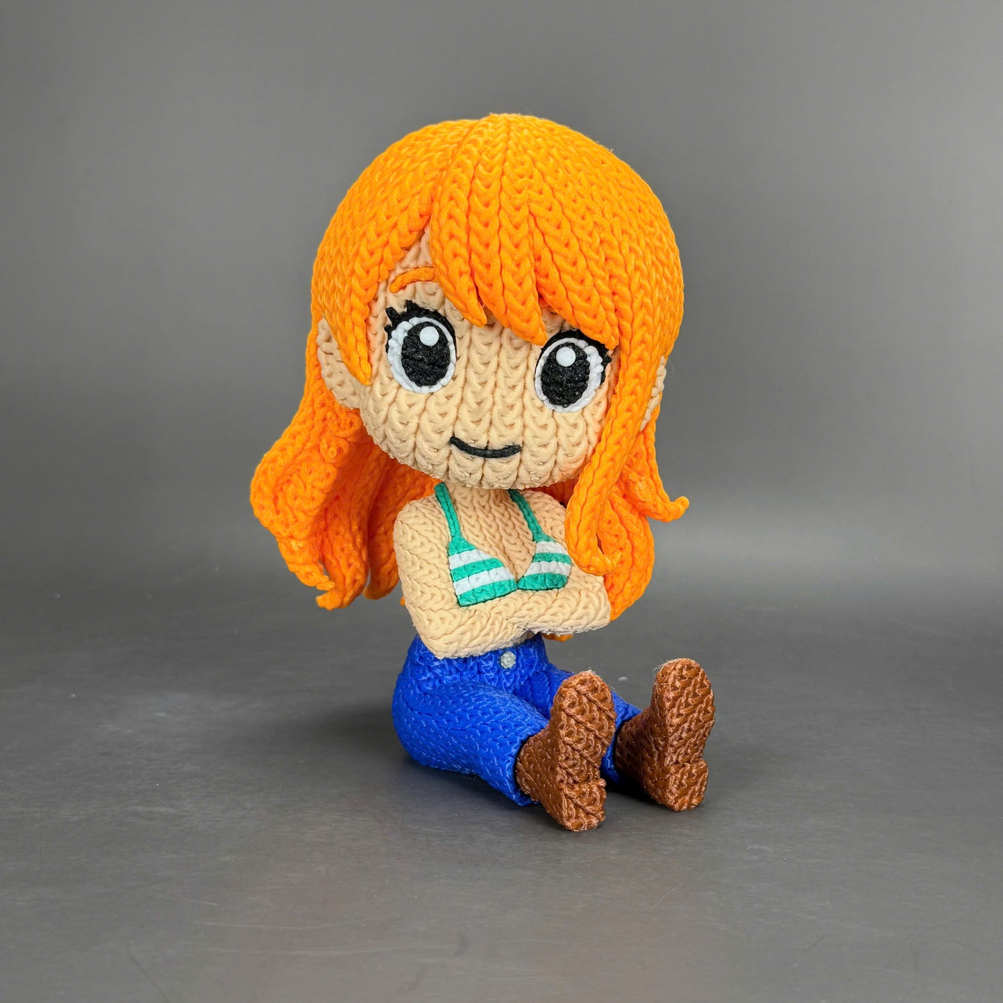 Pupazzo Nami effetto knitted – Figure decorativa stampata in 3D