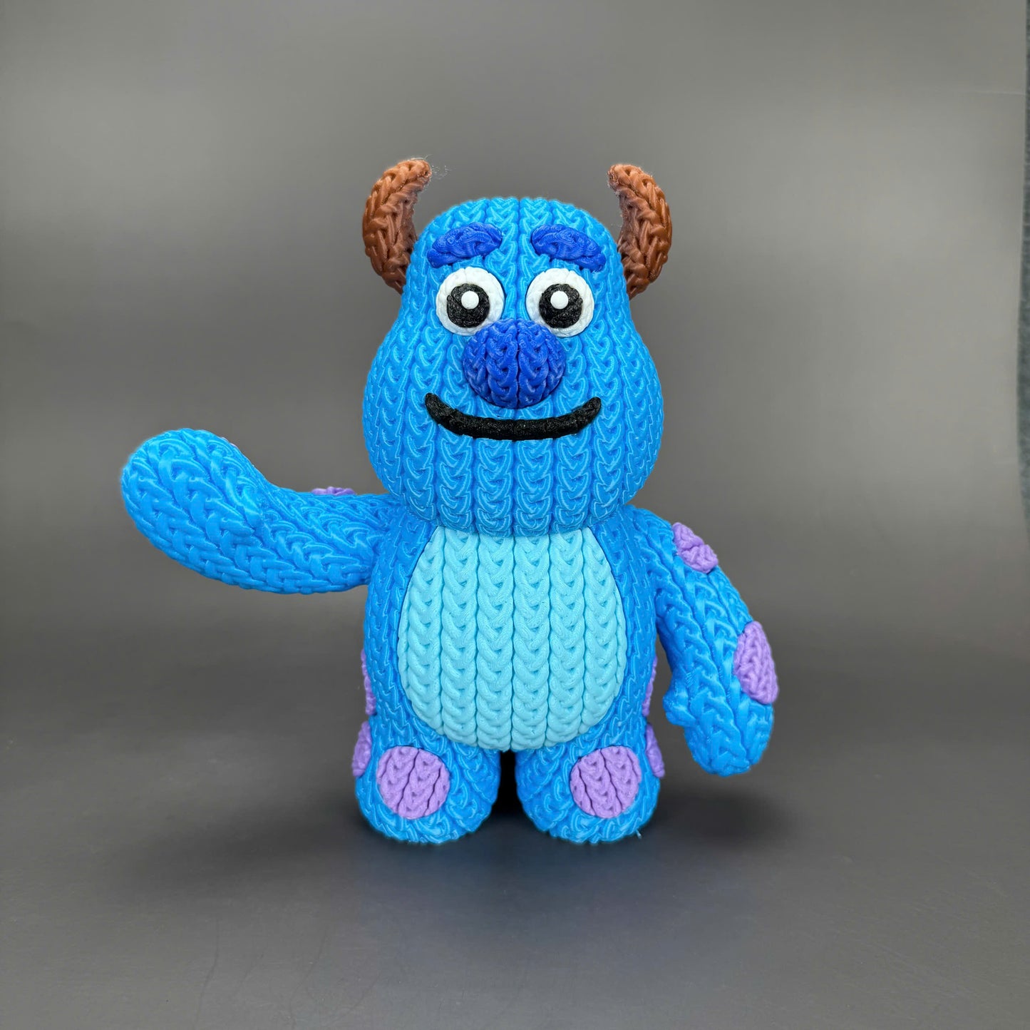 Pupazzo Sullivan effetto knitted – Figure decorativa stampata in 3D