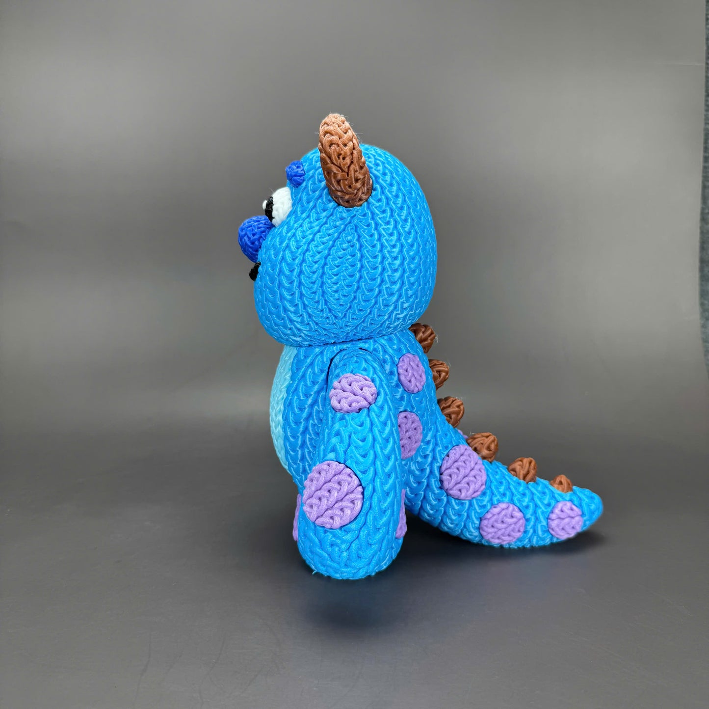 Pupazzo Sullivan effetto knitted – Figure decorativa stampata in 3D