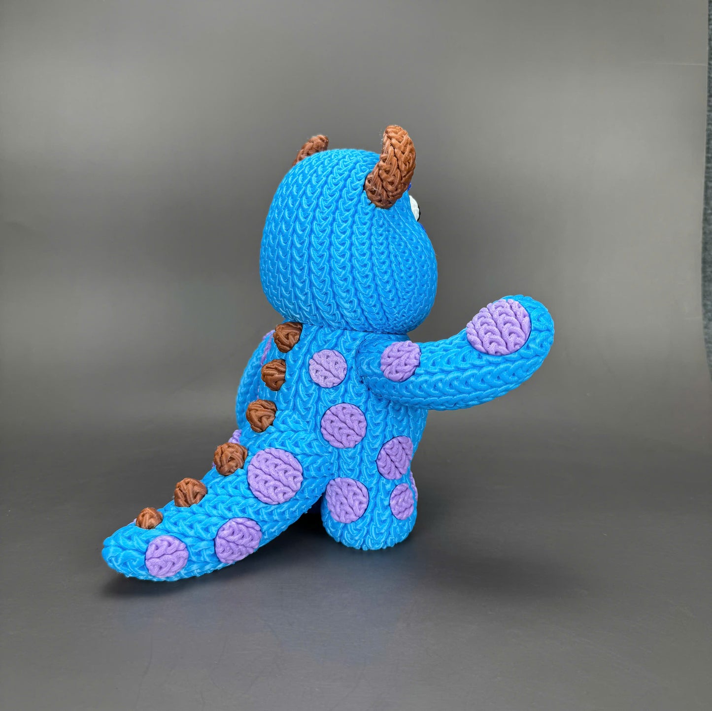 Pupazzo Sullivan effetto knitted – Figure decorativa stampata in 3D