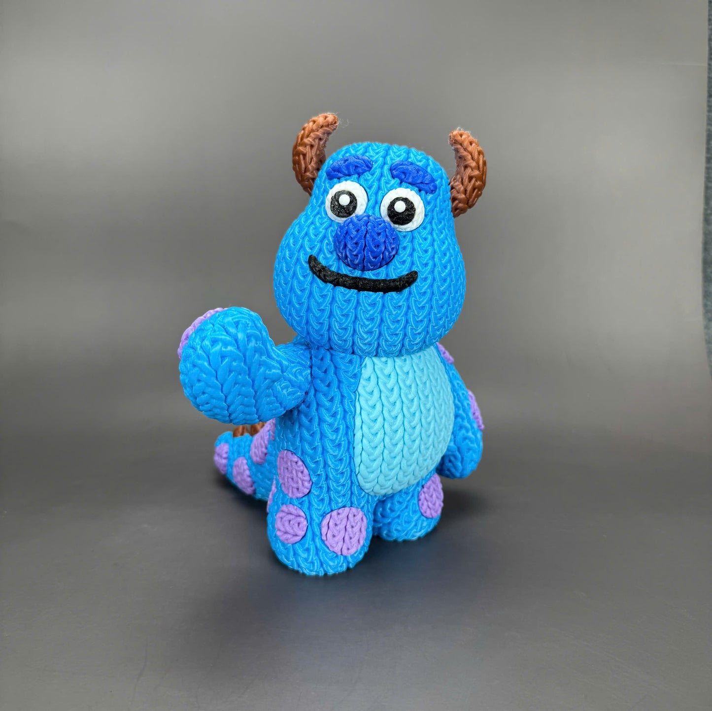 Pupazzo Sullivan effetto knitted – Figure decorativa stampata in 3D
