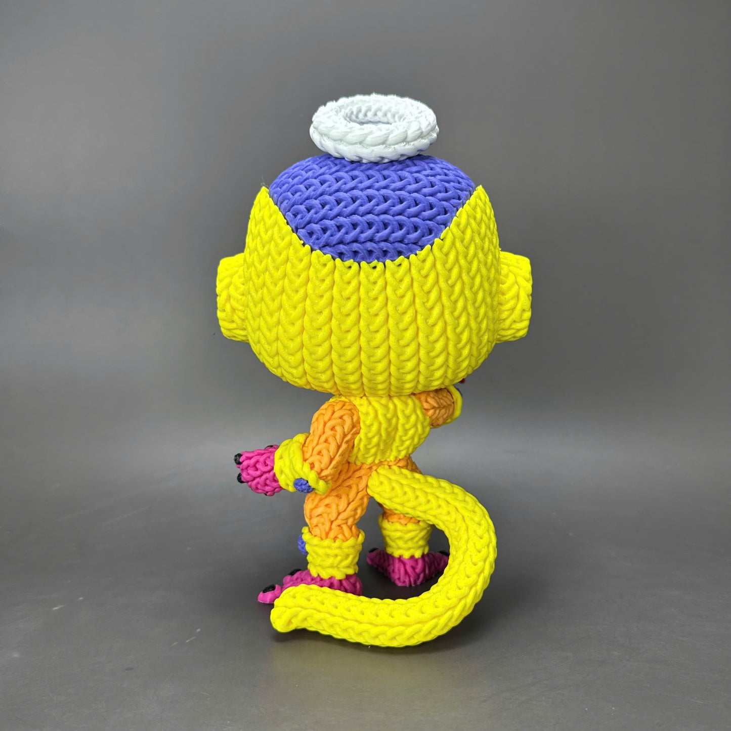 Pupazzo Golden Freezer effetto knitted – Figure decorativa stampata in 3D