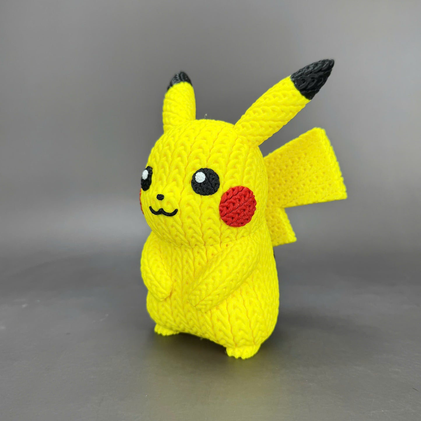 Pupazzo Pikachu effetto knitted – Figure decorativa stampata in 3D